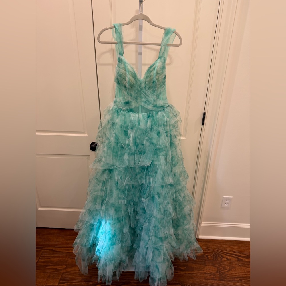 Jovani Size 10 green off the shoulder Ball gown dress 38606 - Picture 4 of 9